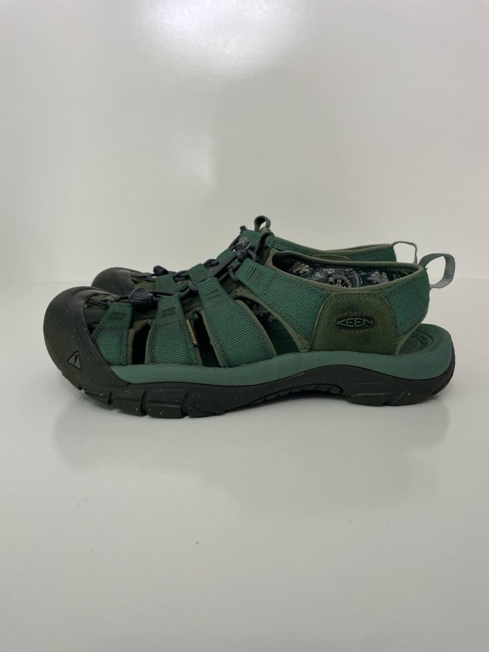 Keen Women’s Newport Green Black Closed-Toe Water Hiking Sandals, size 10